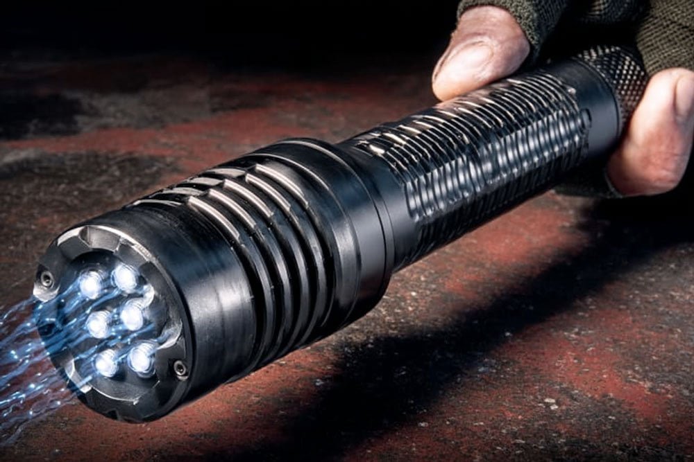 Multifunctional self defense flashlight Flashlight with stun gun feature
