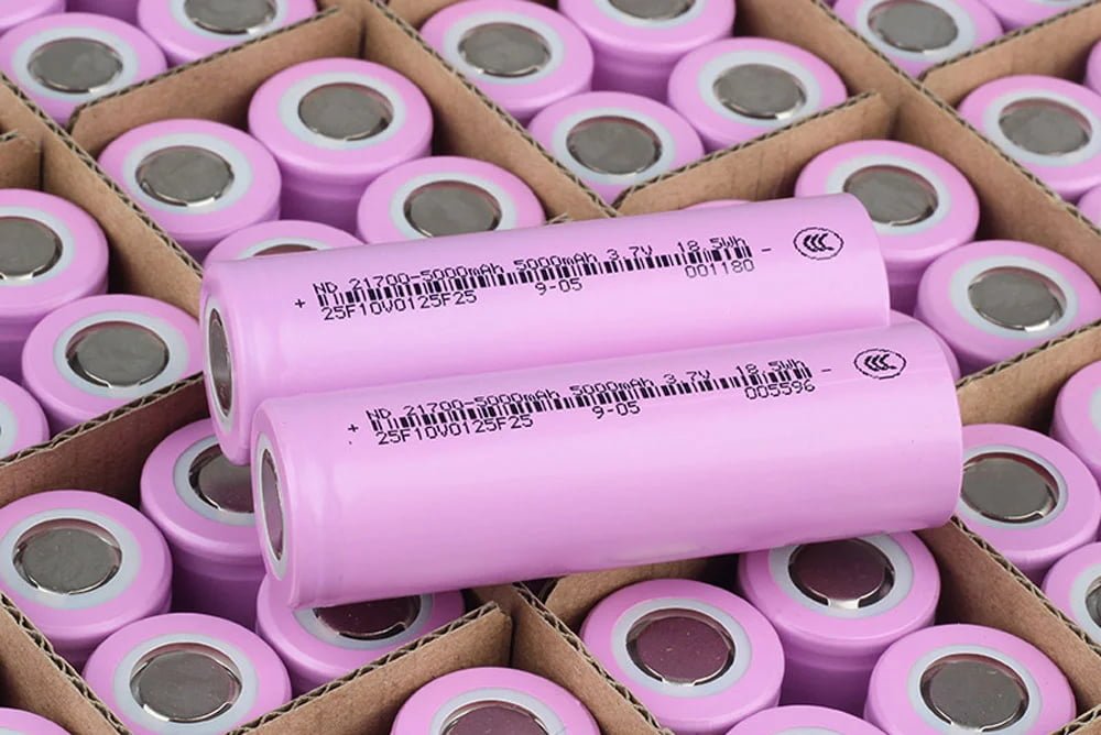rechargeable 21700 battery for flashlight