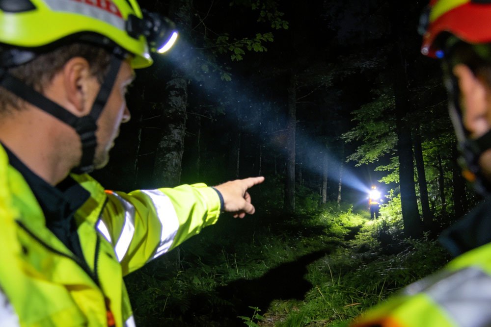 strobe mode helps rescuers pinpoint location