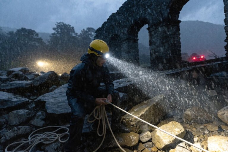 What Makes a Headlamp Truly Suitable for Search and Rescue Operations (Excluding Firefighting Scenarios)?