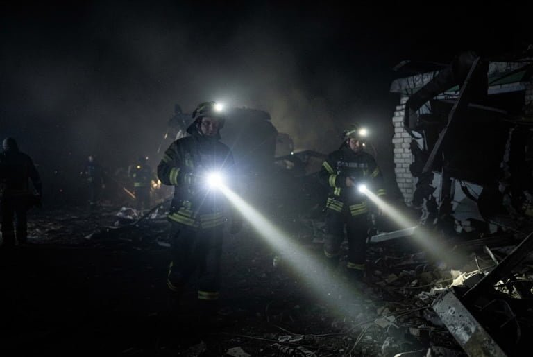 What Features Should a Professional Tactical Flashlight Have?